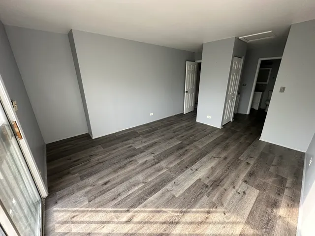 $279,900 | 1612 Islandview Court, Hoffman Estates, IL 60169