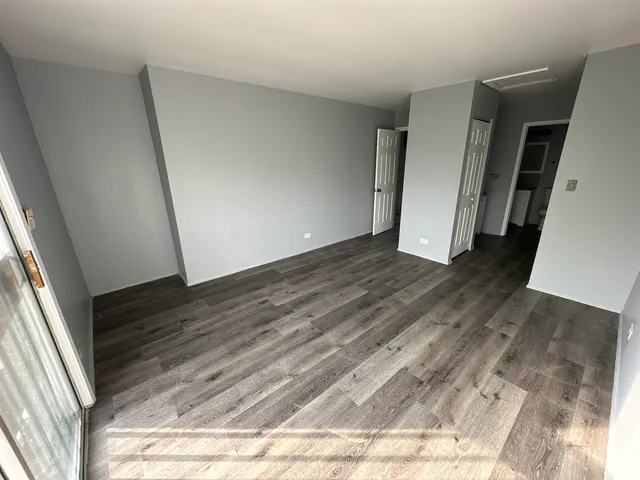 $279,900 | 1612 Islandview Court, Hoffman Estates, IL 60169