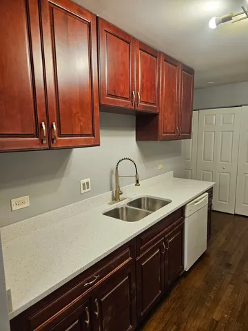 $279,900 | 1612 Islandview Court, Hoffman Estates, IL 60169