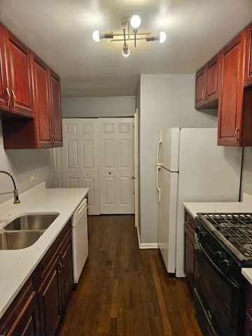 $279,900 | 1612 Islandview Court, Hoffman Estates, IL 60169