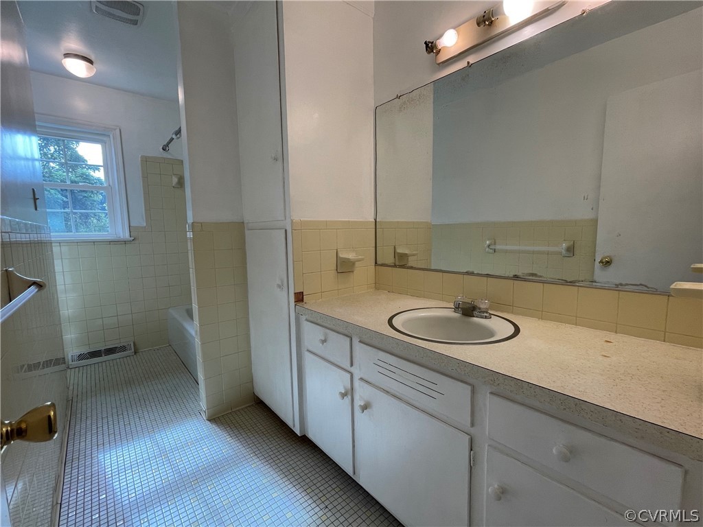 298 John Randolph Road Farmville, VA 23901 - Photo 24 of 50 a bathroom with a sink and a mirror