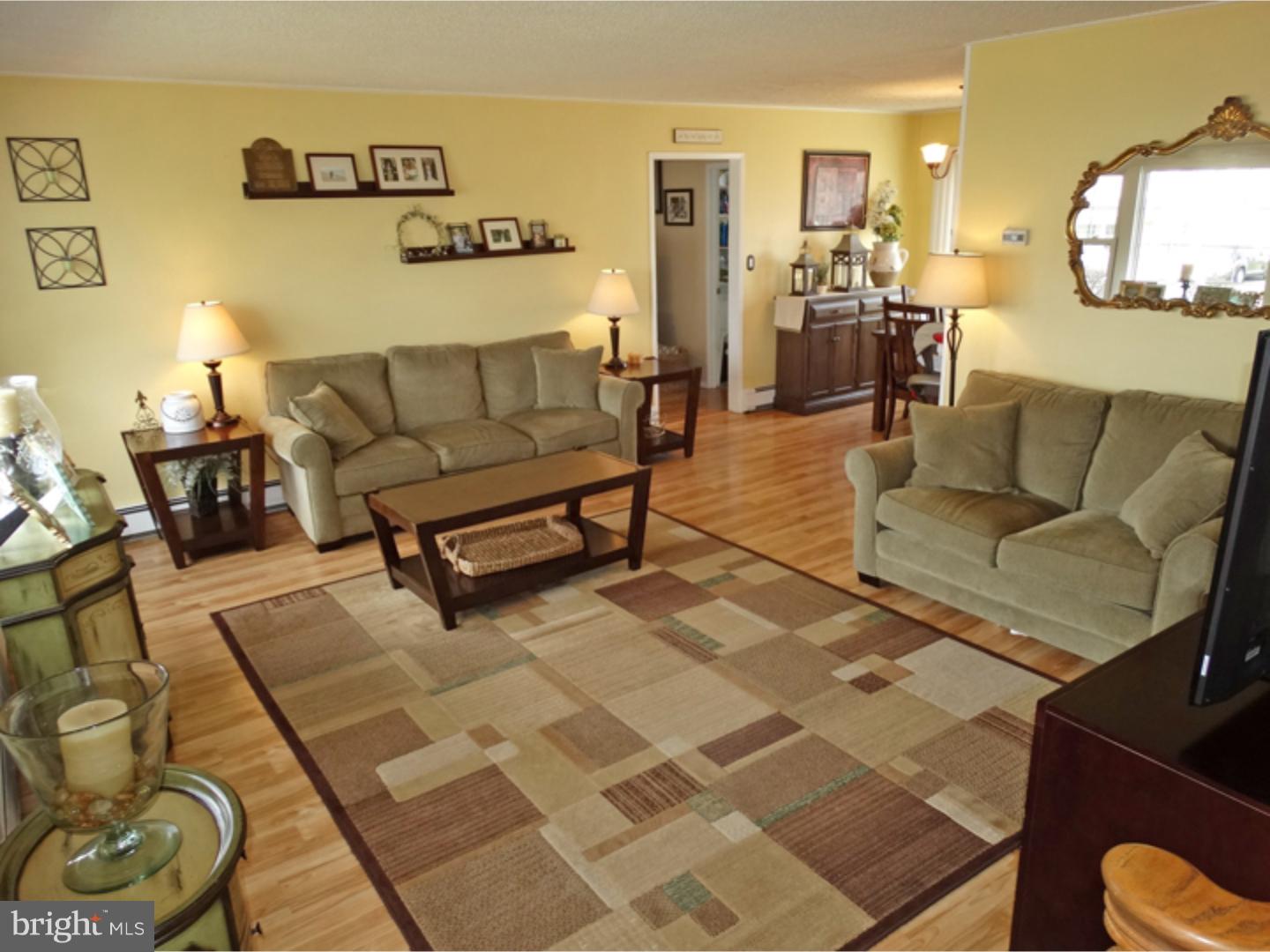 14 Canary Road Levittown, PA 19057 - Photo 2 of 25