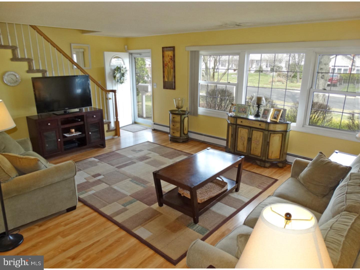 14 Canary Road Levittown, PA 19057 - Photo 4 of 25