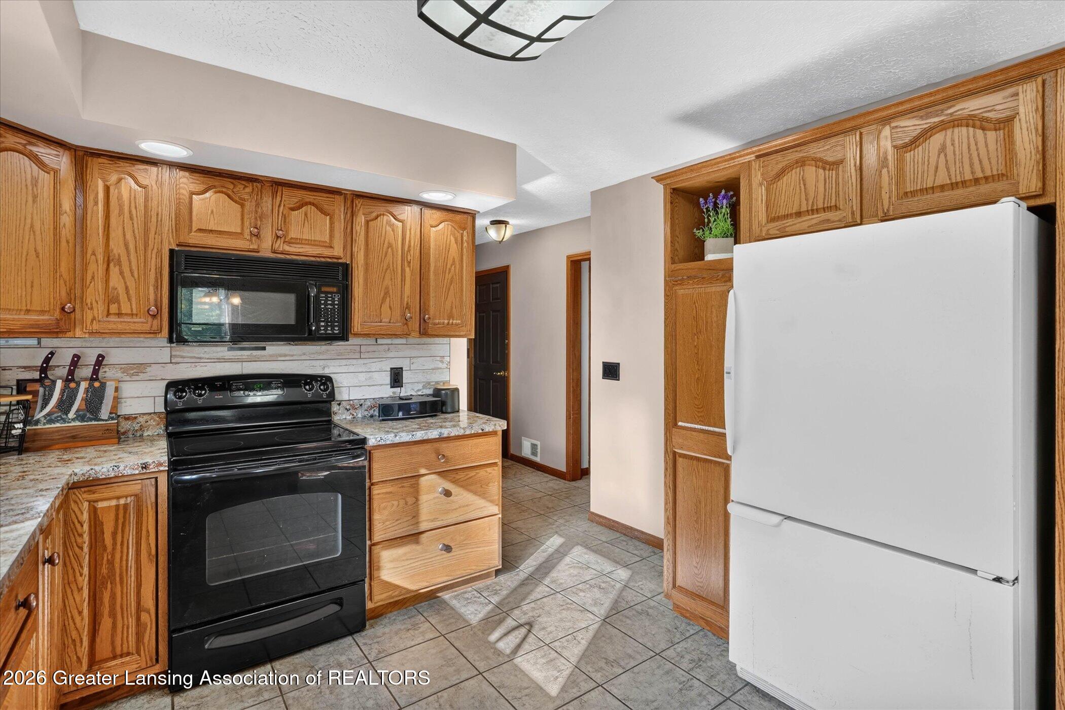5240 Meridian Road Leslie, MI 49251 - Photo 22 of 64 21-5240-Meridian-Rd-WindowStill-Photogra