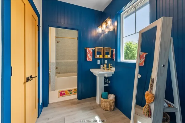 $999,999 | 215 Woodforest Lane, Franklin, TX 77856