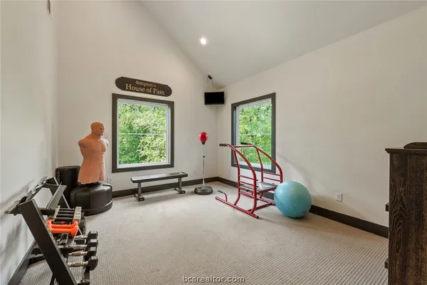 $999,999 | 215 Woodforest Lane, Franklin, TX 77856