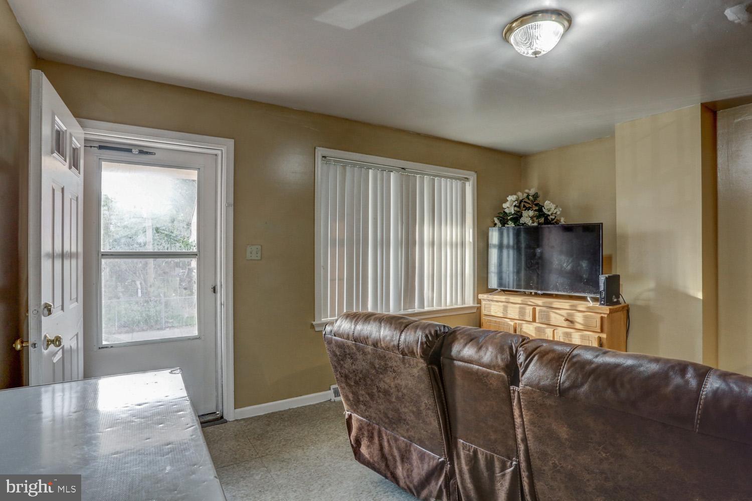 417 Green Street Lancaster, PA 17602 - Photo 12 of 37 a living room with furniture and a window