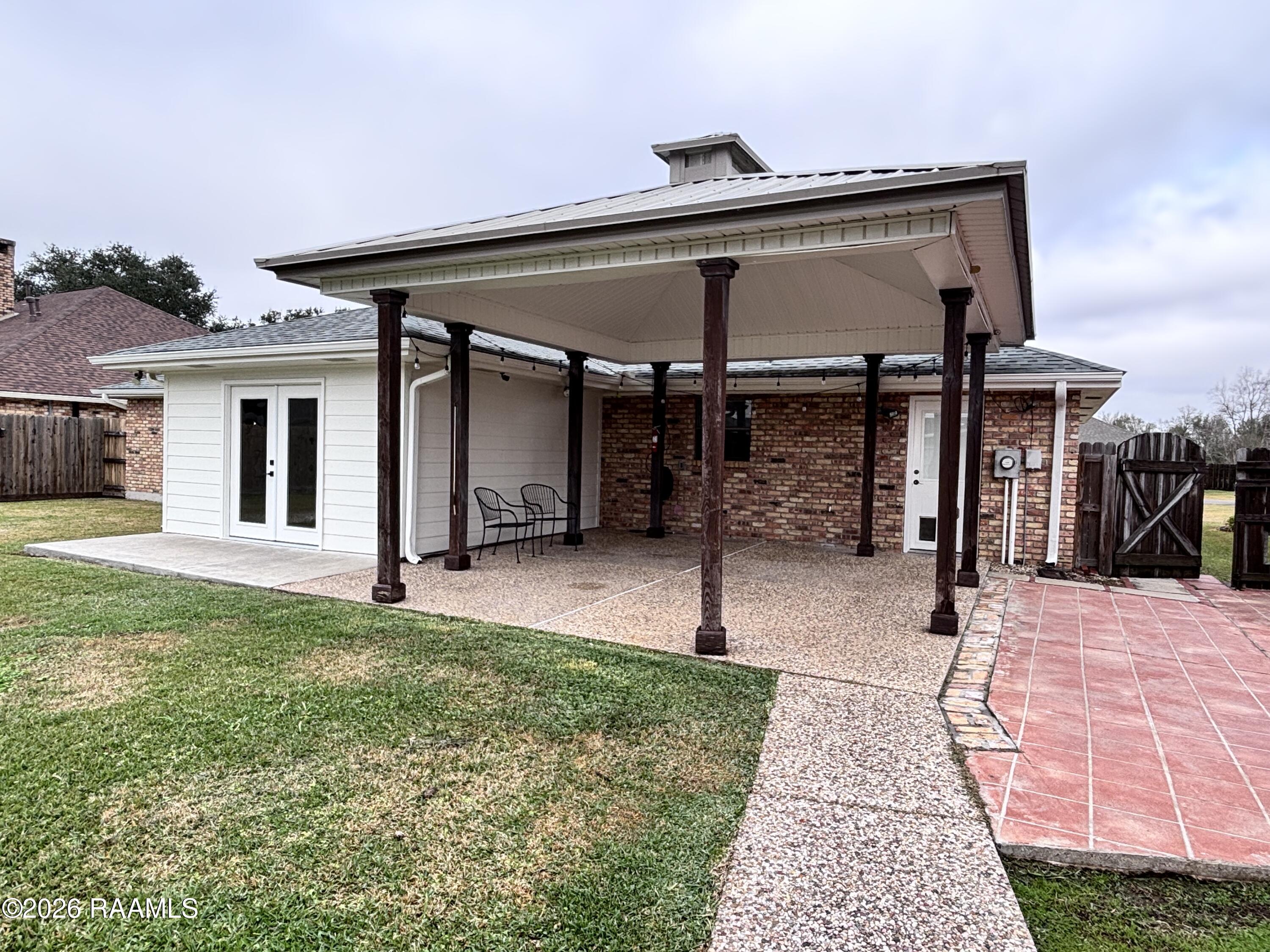 812 East F Street Rayne, LA 70578 - Photo 4 of 4 BACK PATIO