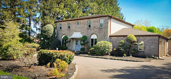 $970,000 | 560 Lower Holland Road, Holland, PA 18966