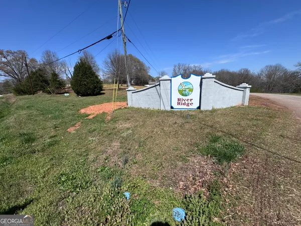 a view of an outdoor space and a yard