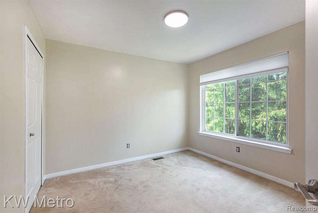 195 Oak Ridge Drive Pontiac, MI 48341 - Photo 17 of 28