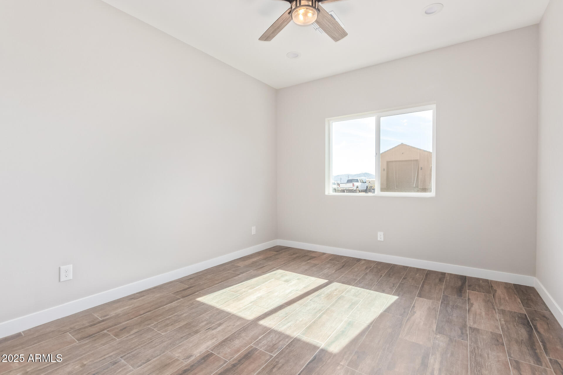 24032 West Redbird Road Wittmann, AZ 85361 - Photo 22 of 35 21-Redbird