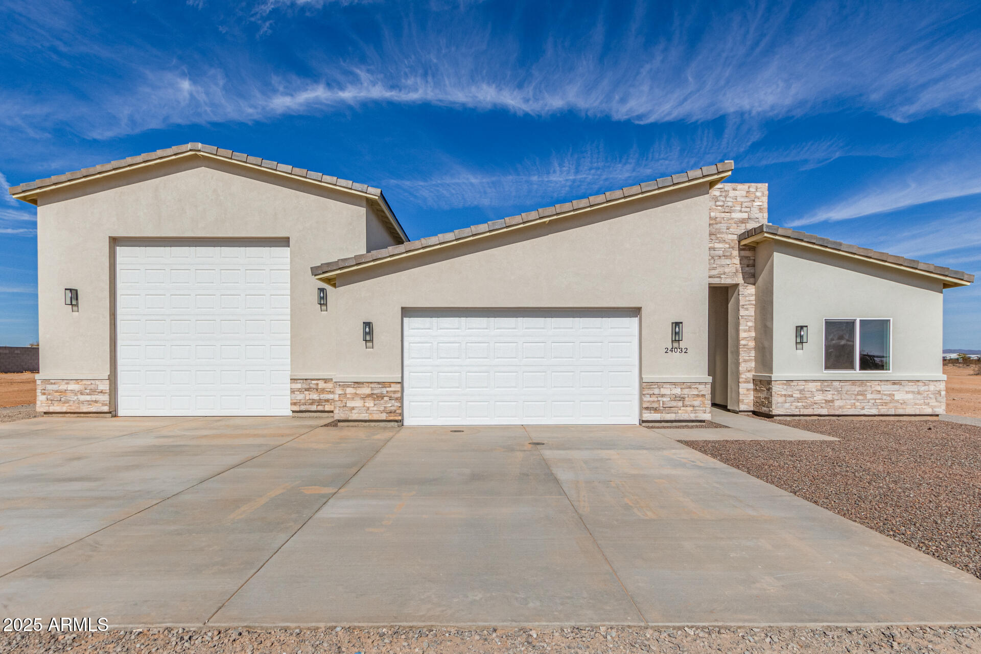 24032 West Redbird Road Wittmann, AZ 85361 - Photo 3 of 35 02-Redbird
