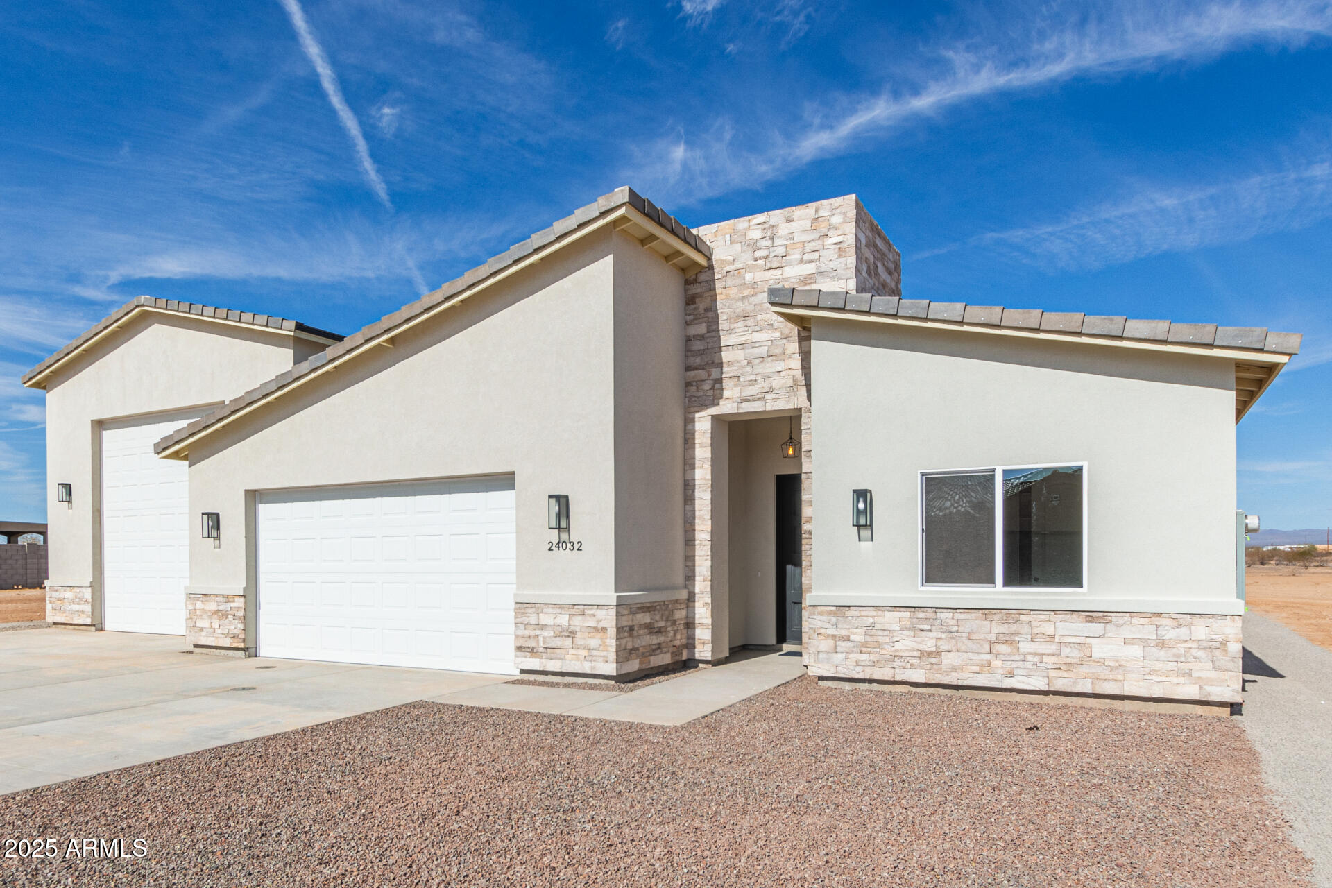 24032 West Redbird Road Wittmann, AZ 85361 - Photo 7 of 35 06-Redbird