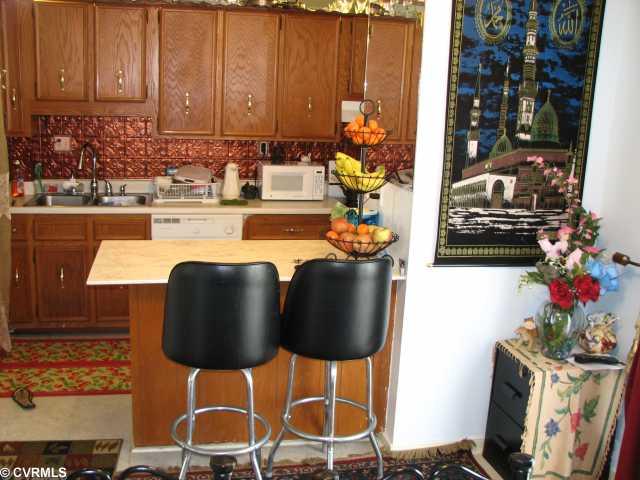 10074 Purcell Road Henrico, VA 23228 - Photo 4 of 12 Kitchen - New Range & Refrigerator Convey!