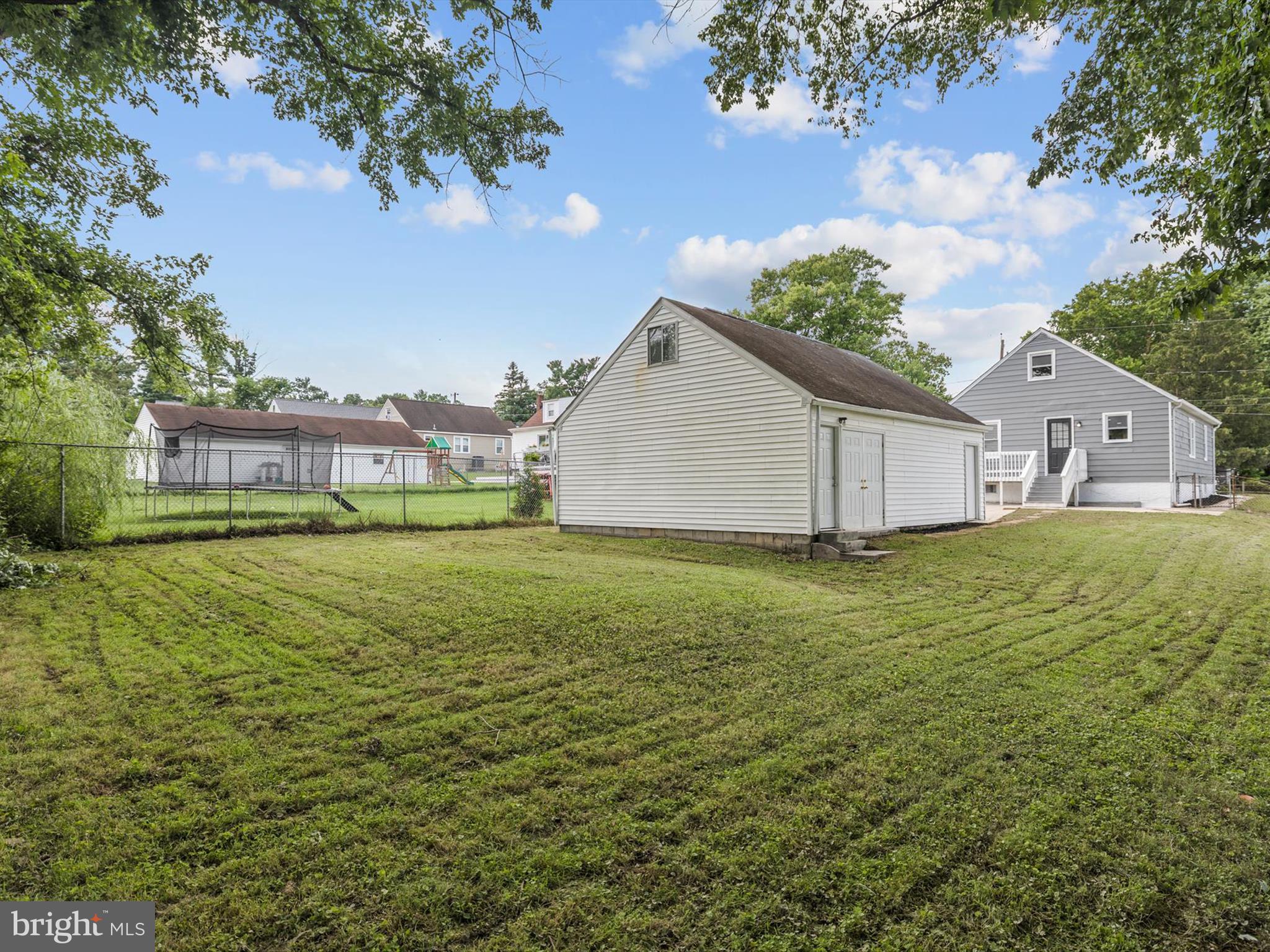25 Mansion Road Linthicum Heights, MD 21090 - Photo 25 of 26 a house view with a garden space