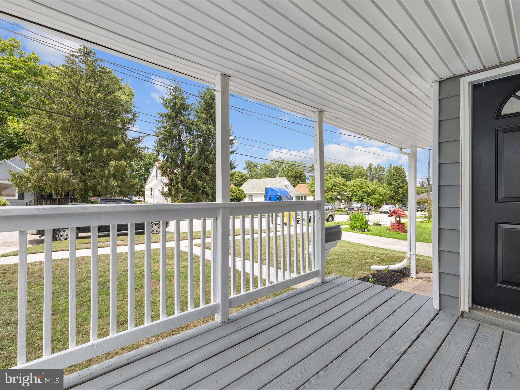 25 Mansion Road Linthicum Heights, MD 21090 - Photo 4 of 26 a view of a balcony with wooden floor