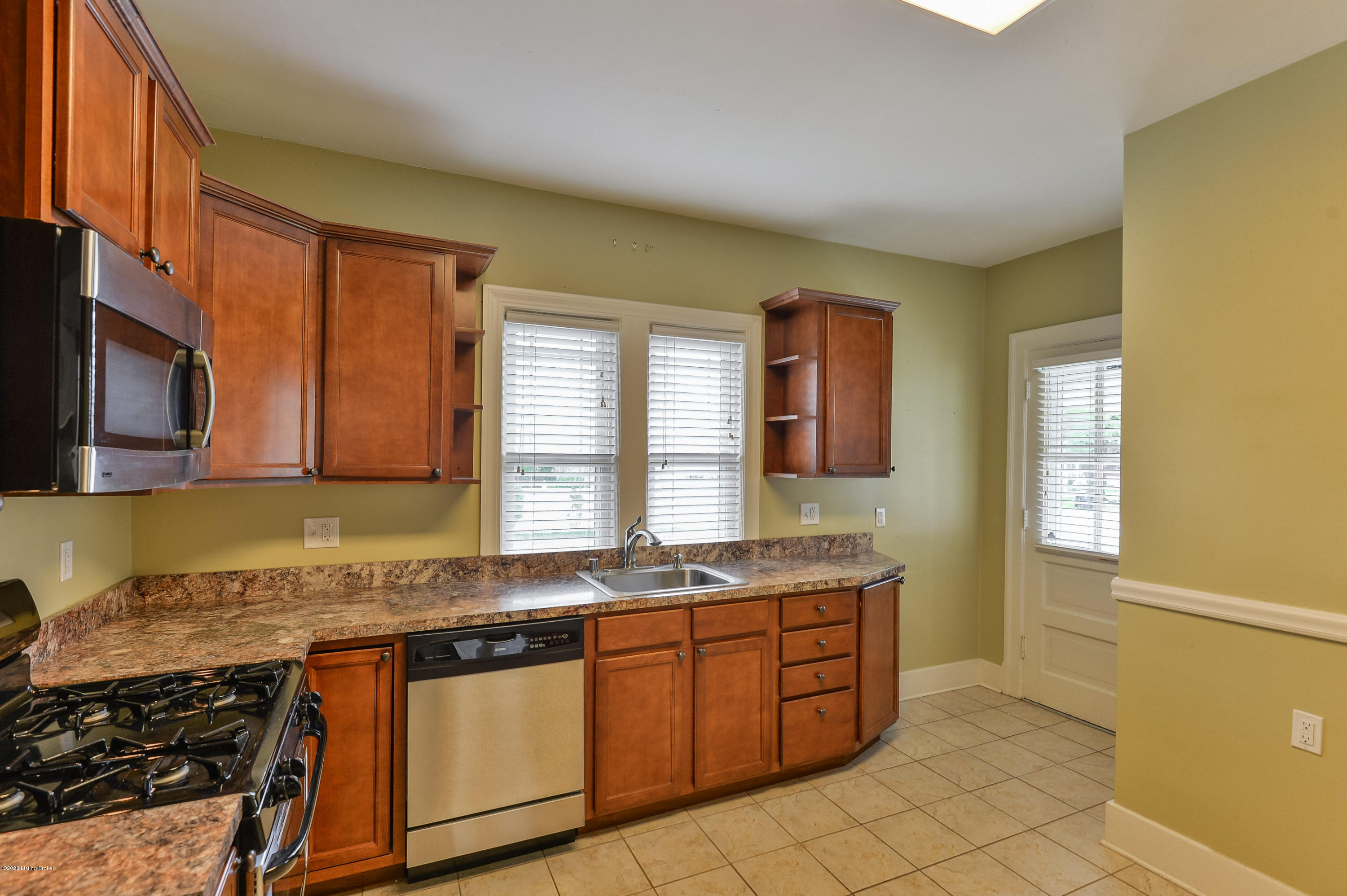 3417 Lexington Road Louisville, KY 40207 - Photo 17 of 38 019 - 20200407-2882