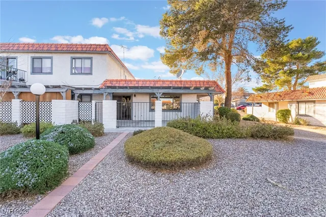 $1,600 | 1024 Willow Tree Drive, Unit A, Las Vegas, NV 89128
