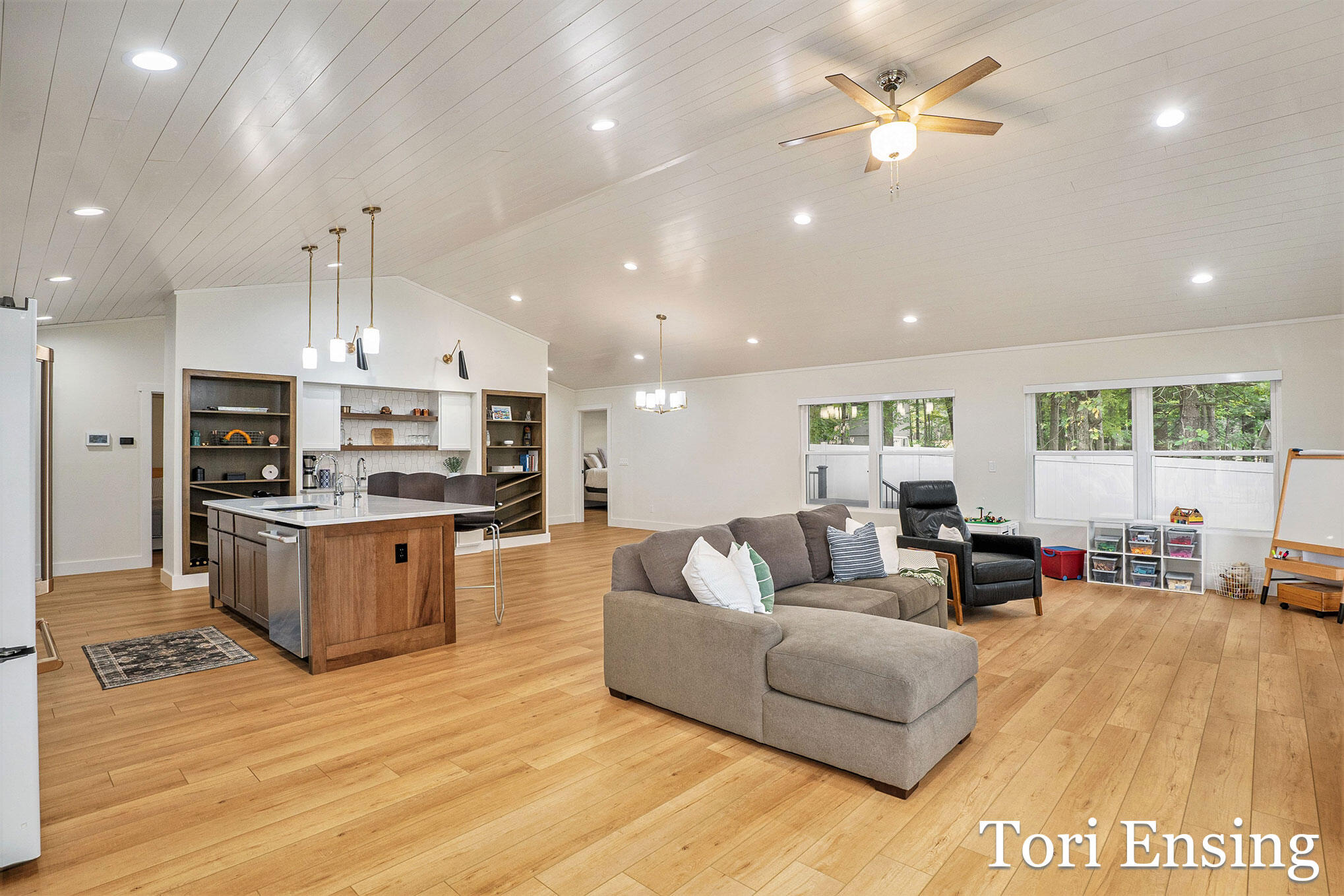 1520 South Vining Road Greenville, MI 48838 - Photo 6 of 35 DSC06334
