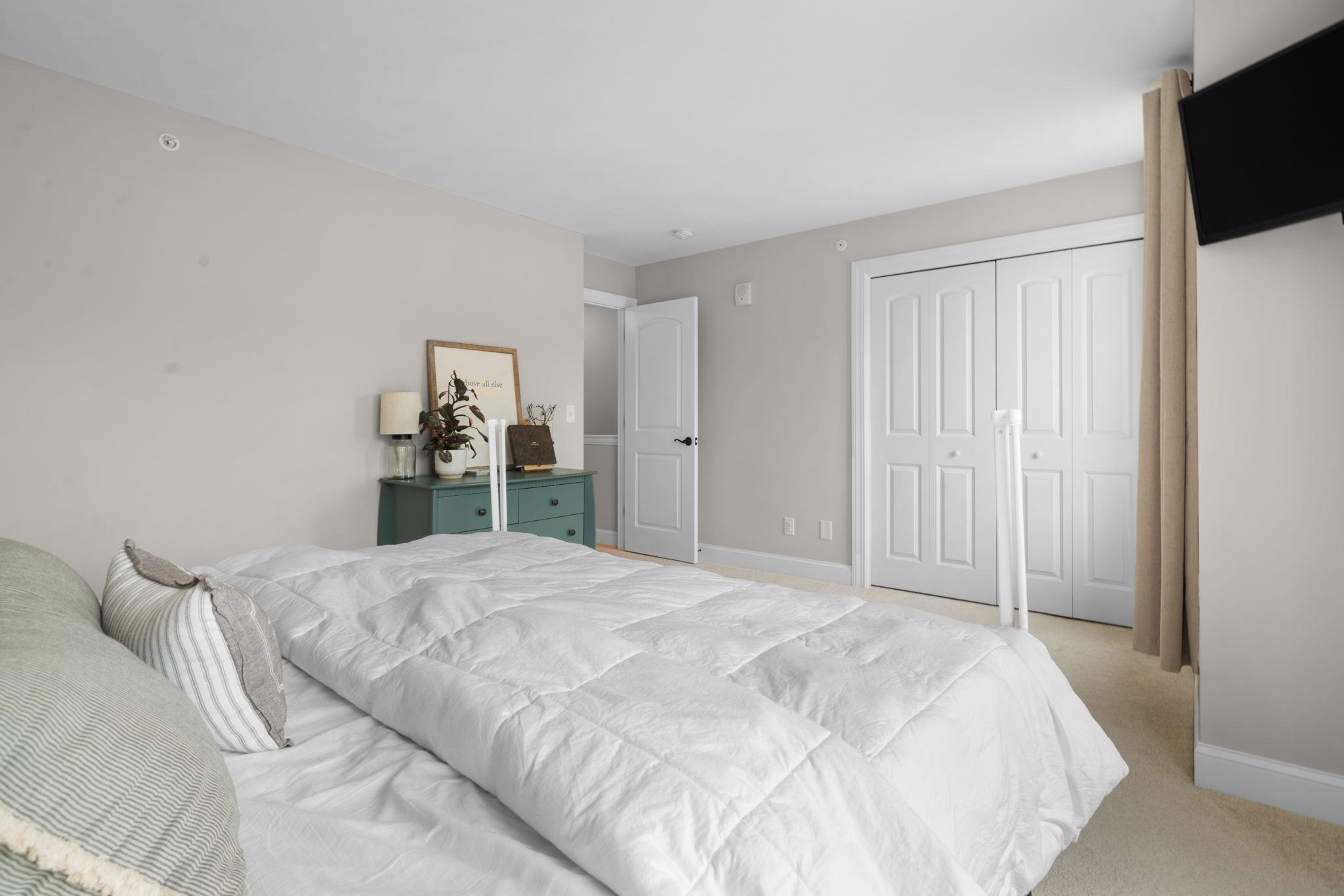 30 Brook Street, Unit 5 Derry, NH 03038 - Photo 28 of 40