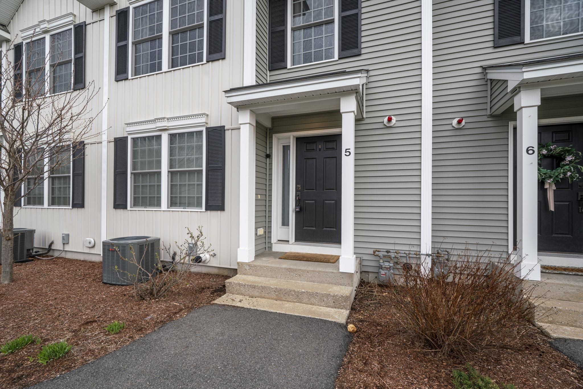 30 Brook Street, Unit 5 Derry, NH 03038 - Photo 7 of 40