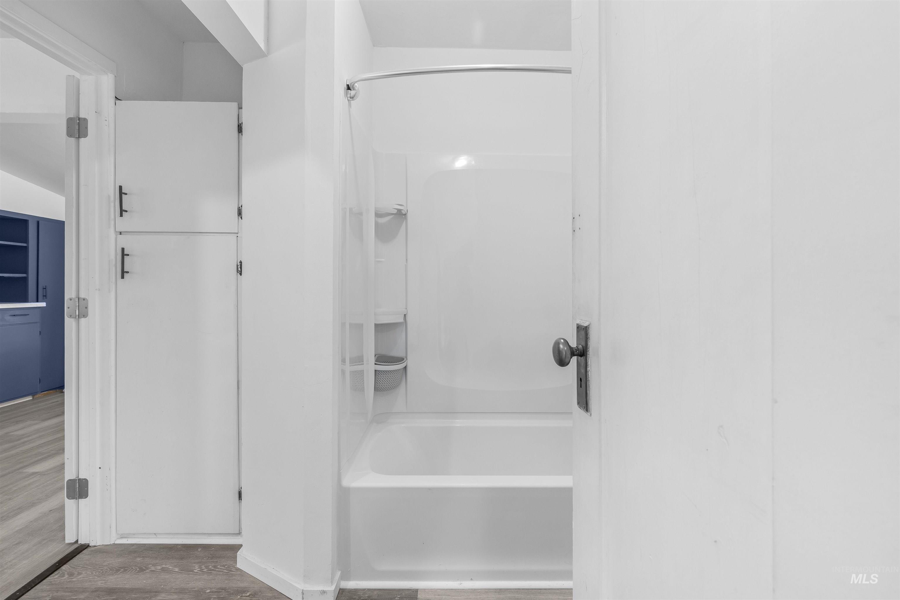 716 7th Street Clarkston, WA 99403 - Photo 19 of 38 Bathroom with wood finished floors and shower combination