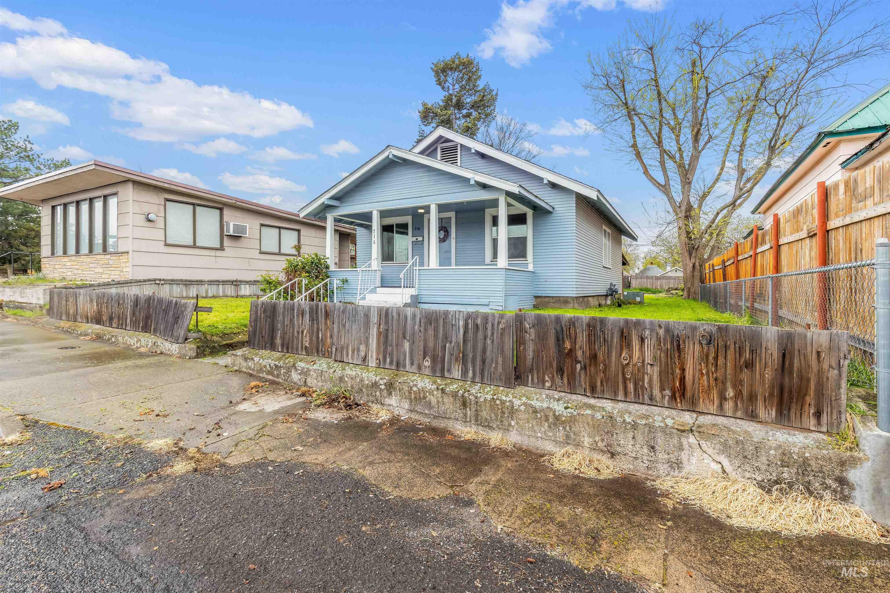 716 7th Street Clarkston, WA 99403 - Photo 2 of 38 Bungalow-style house with covered porch and a fenced front yard