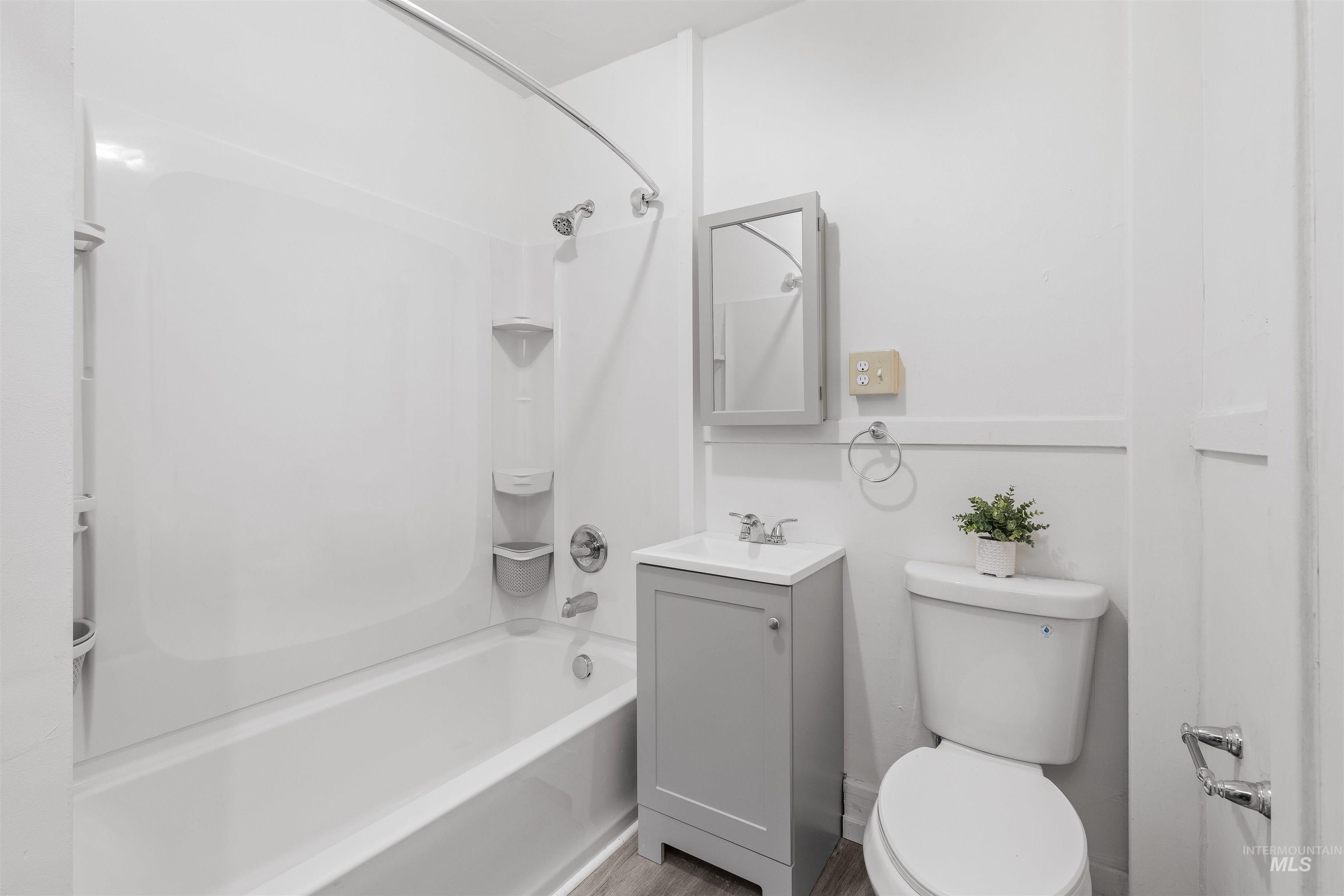 716 7th Street Clarkston, WA 99403 - Photo 21 of 38 Bathroom featuring vanity and shower / bath combination