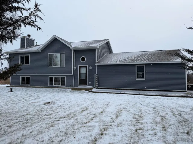 $595,000 | W2723 Highway 18, Helenville, WI 53137