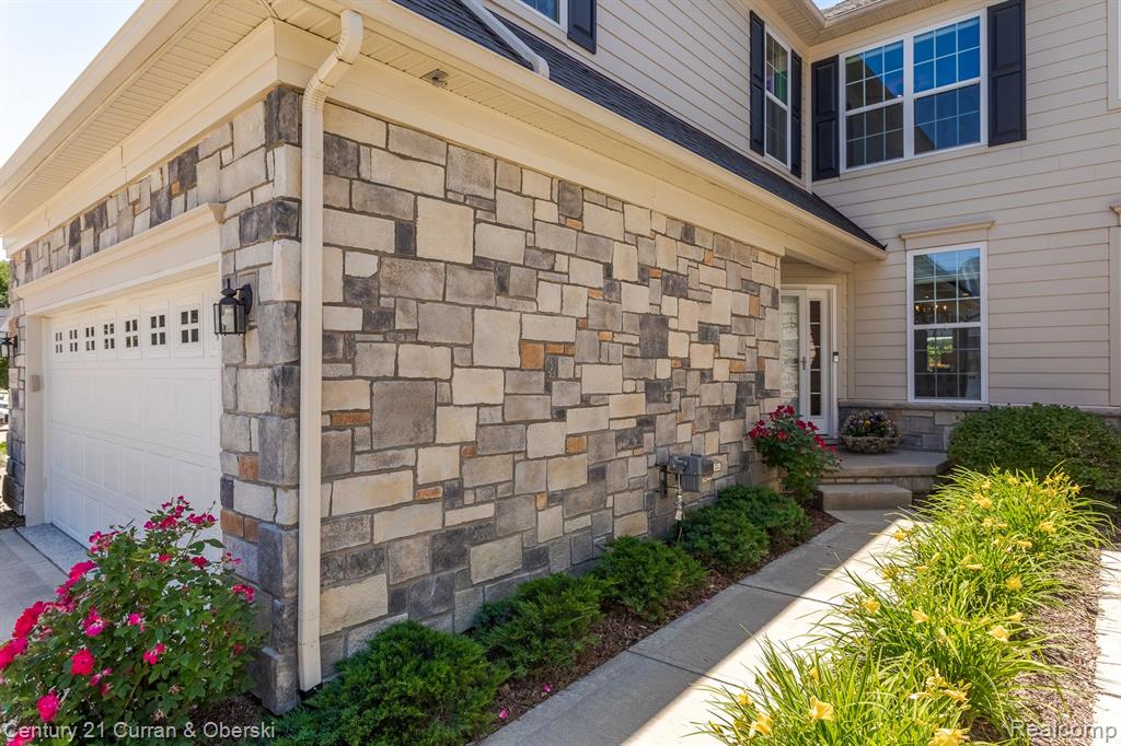 42833 Cardinal Way Novi, MI 48375 - Photo 4 of 39