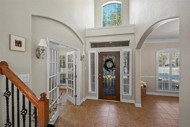 a view of entryway with a front door