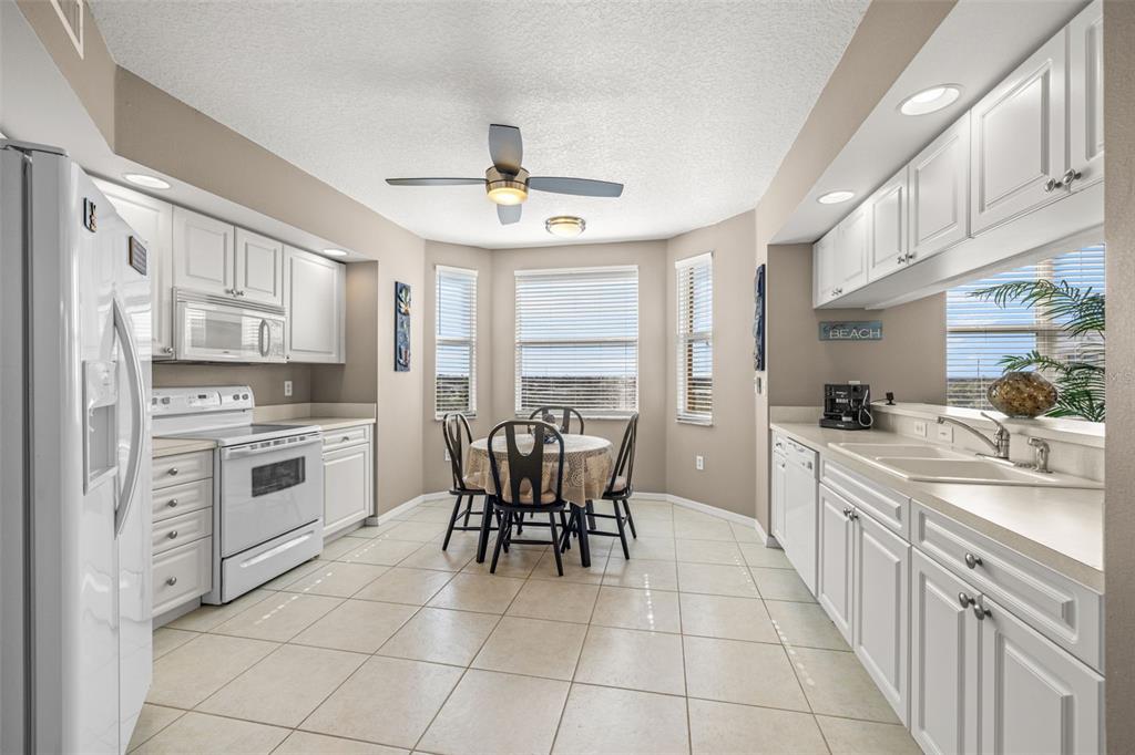 960 Starkey Road, Unit 2501 Largo, FL 33771 - Photo 7 of 37