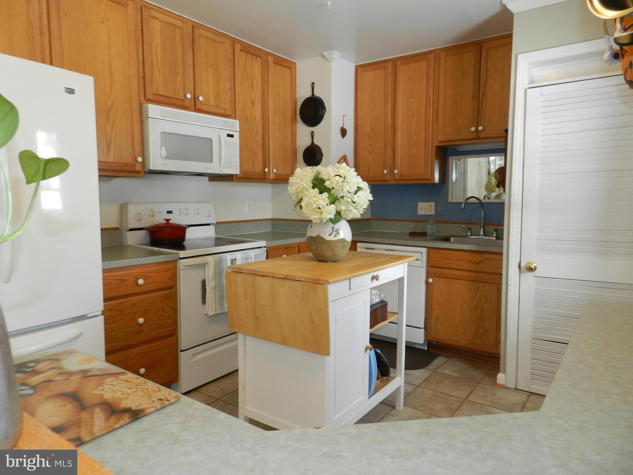 505 East Poplar Road Sterling, VA 20164 - Photo 8 of 14 Kitchen
