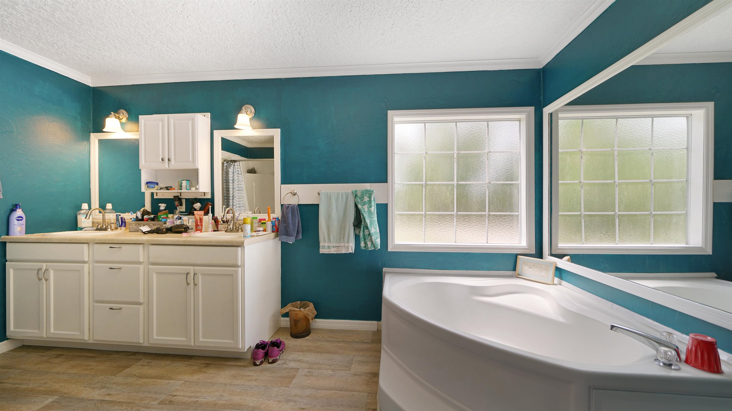 117 Jack Road Palatka, FL 32177 - Photo 13 of 34 a spacious bathroom with a sink mirror and a bathtub