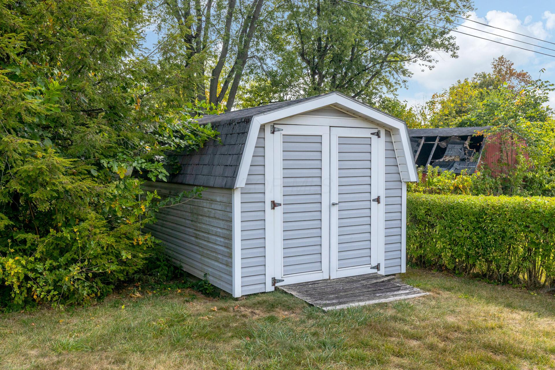 4816 Bourke Road Columbus, OH 43229 - Photo 10 of 44 Shed for your outdoor gardening needs!