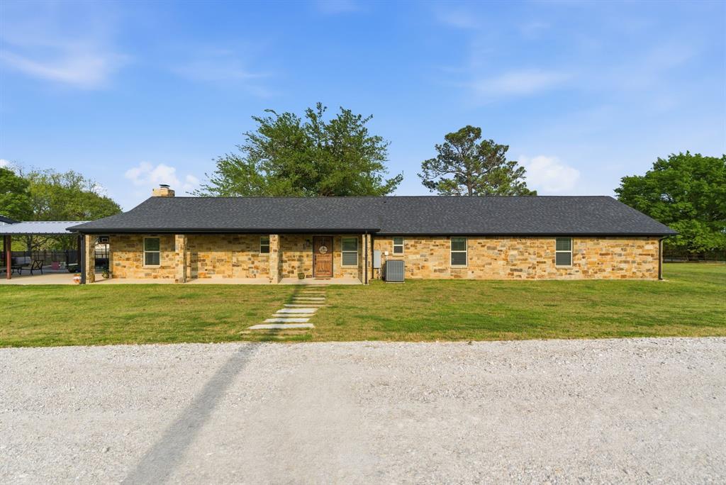 187 County Road 4195 Decatur, TX 76234 - Photo 38 of 40 a view of a big yard with potted plants and large tree