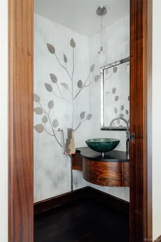 a building view with outdoor space