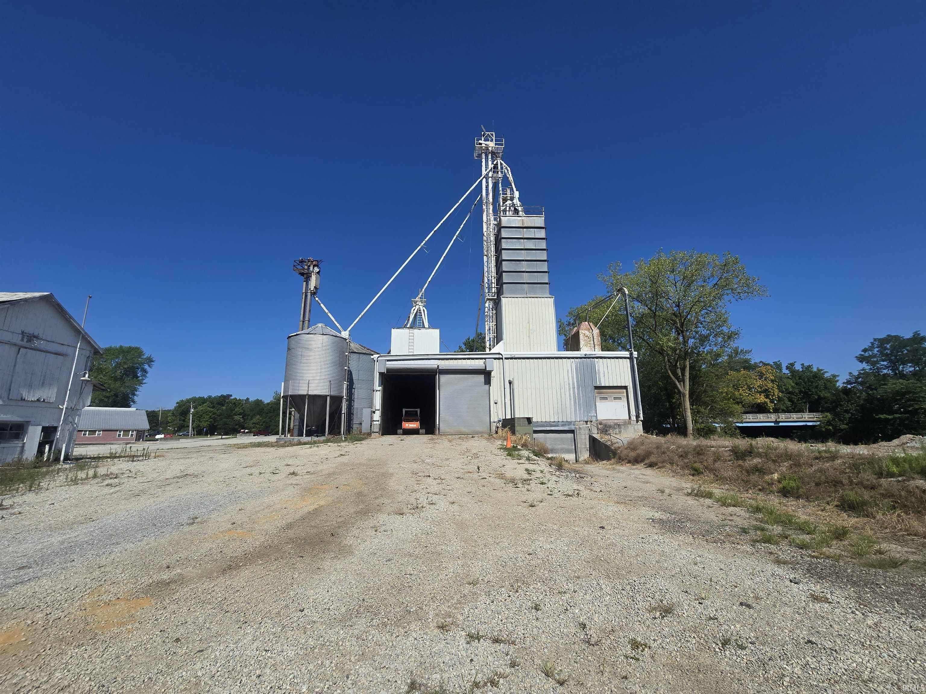 10199 South Wayne Road Warren, IN 46792 - Photo 2 of 29