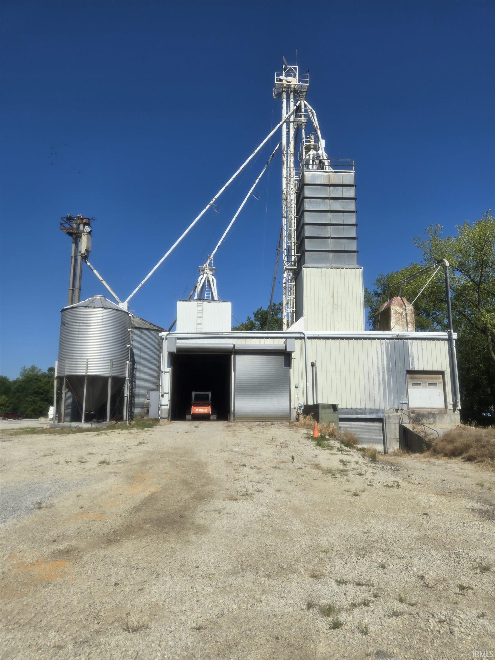10199 South Wayne Road Warren, IN 46792 - Photo 3 of 29