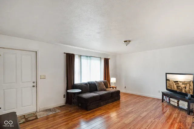 $359,900 | 6979 Rinnie Seitz Road, Nashville, IN 47448