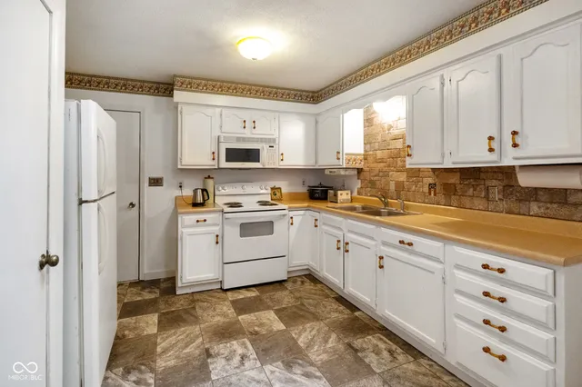 $359,900 | 6979 Rinnie Seitz Road, Nashville, IN 47448