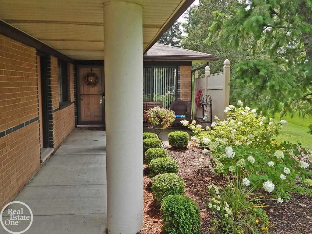 987 Wexford Way Rochester Hills, MI 48307 - Photo 1 of 27