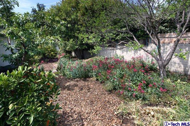183 Marathon Road Altadena, CA 91001 - Photo 14 of 16 a backyard of a house with lots of green space