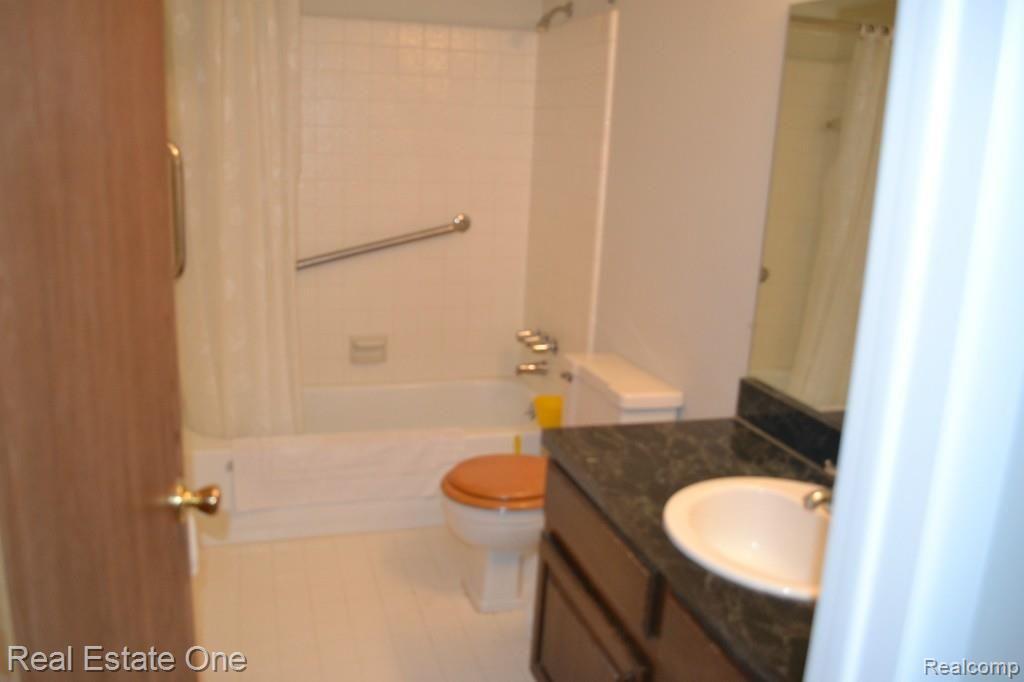 1423 Deerhurst Court Rochester Hills, MI 48307 - Photo 12 of 20