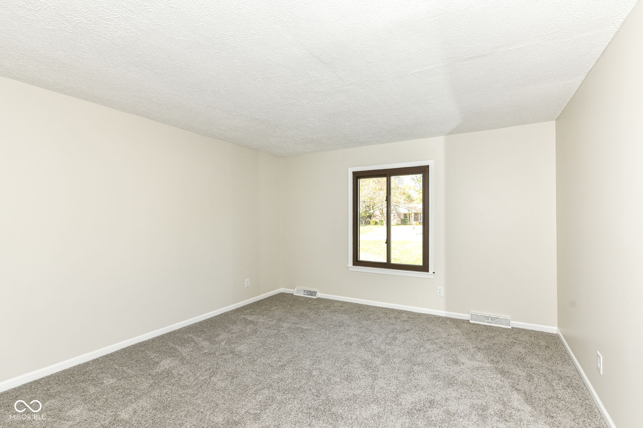 810 Ramblin Road Greenwood, IN 46142 - Photo 16 of 33 Gallery Image 16