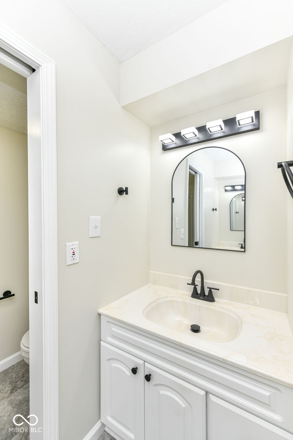 810 Ramblin Road Greenwood, IN 46142 - Photo 20 of 33 Gallery Image 20
