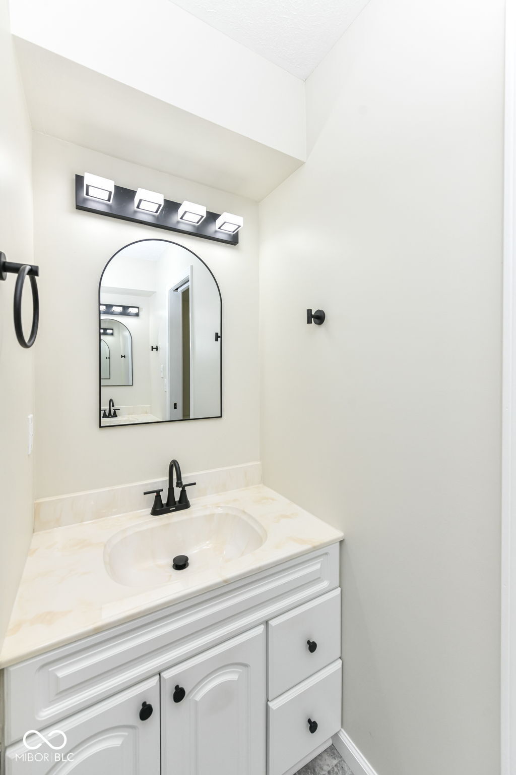 810 Ramblin Road Greenwood, IN 46142 - Photo 21 of 33 Gallery Image 21