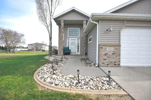 $301,000 | 3221 11th Avenue South, Moorhead, MN 56560