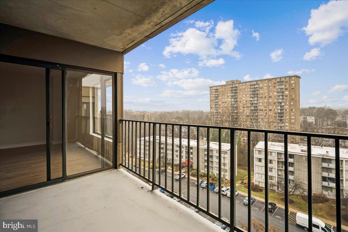 9200 Edwards Way, Unit 1202 Hyattsville, MD 20783 - Photo 19 of 34 a view of balcony with workspace
